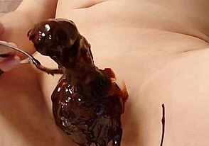 Cosa bolle con piatto gay giapponese cioccolato banana?