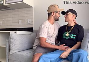 Novinho Pergi Temui Padrinho dan Kasih Kontol Sebagai Hadiah, Serius!