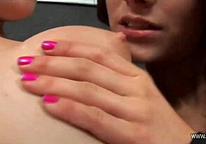 Sore main-main dengan teman cewek di sofa