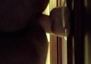 Гледах го как използва дилдо в POV стил