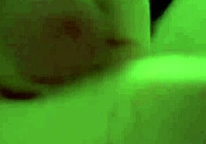 स्लिमीस्लिमी1 - टाइट शॉर्ट्स के नीचे जल्दी हिलाना