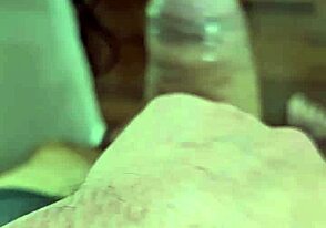 Pokušavam da stavim kondom na svoj debeli kurac