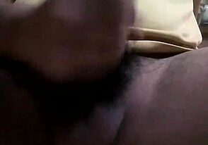 Cậu Bạn Nứng Cặc Thủ Dâm Bắn Tinh Tung Tóe