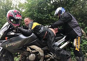 Nymphofist Biker Gay in Azione Estrema di Fisting Anale