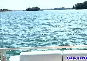 Gayjizza 92 gruppeaktion med atletiske hunkere