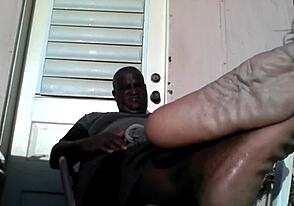 熊黑主人下班需要奴隶舔大脚