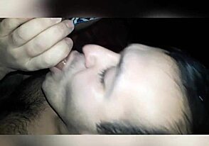 Chupando morocho y cola con amigos hetero y gay en sesión caliente