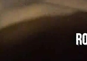 Twinks de fraternidad se ponen salvajes en orgía de iniciación dura con acción hardcore.