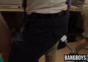 Pourquoi les grosses bites gays se font sucer si fort ?