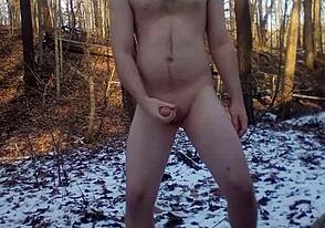 नेकेड आउटडोर कमशॉट इतना वाइल्ड और फ्री फील होता है