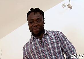 Duboko analno bušenje za sofisticiranog gej momka! Kakva ogromna kurac sesija!