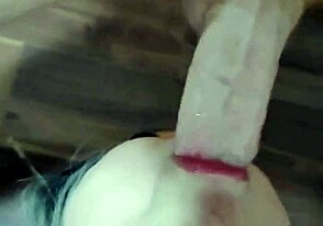 Νέος crossdresser παίρνει τεράστιο πούτσο με deepthroat