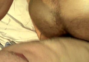 Активдјути - Џони Б води аматера кроз прво грубо геј дубоко грло јебање