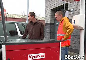 Jaz... uh, sem se zapletel v grobo analno akcijo s črnim kurcem, tako umazano... hudiča