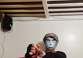 人妖妹首次独玩骑假屌高潮