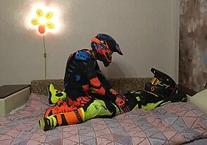 Эй, хочешь присоединиться к гей мотокросс игре часть 1?