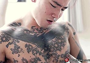 Йошикавасакиxxx представляет азиатского гей-джока Йоши Кавасаки в соло-мастурбации