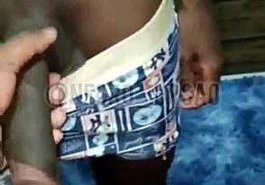 Orgía con 3 moleques heteros volviéndose locos en acción anal casera