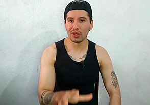 Membujuk rekan kerja buat blowjob di kantor