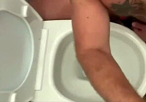 Vad är hetare än en gay avsugningskompilation i offentliga toaletter?