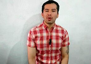 Supervisor Casado Penetra A PELO Empleado en Baños Nocturnos