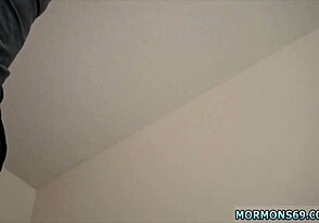 Twink Inggris Pertama Kali Blowjob dengan Saudara Ally Calhoun