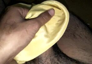 رجل عربي ثنائي يدق شيمل جذابة متخفية بأكشن كامشوت قاسي