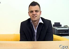 Wow! Gejowski porno z dużym kutasem jest super!