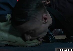 सबमिसिव गे टॉय स्काई नॉक्स और जेसन वेरियो द्वारा हार्ड ड्रिल्ड होता है