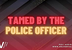 Polisi mengunci kandang chastity dalam cerita dominasi M4M!