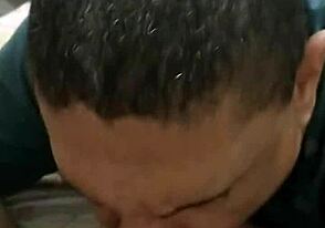 Amatir latino hisap kontol tukang kirim dan telan 😋