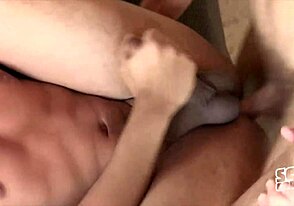 Ei cara, você tem que ver esse macho porto-riquenho chupando no filme!