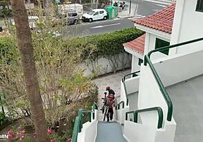 Setelah naik sepeda lama, Leo Bulgari dan Xisco gantian naiki kontol besar bareback 3some panas.