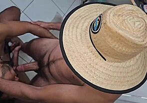 Conheci Pescador Roludo que Socou Gostoso no Meu Cu