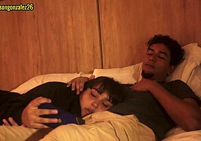 Nonton film sama stepbro jadi liar. Keceplosan telan kontolnya, hampir ketahuan Alisongonzalez26!