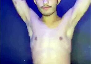 Solo Gay Stroking Tangan sampai Cum Meledak