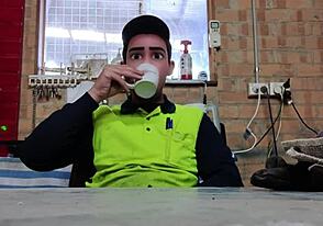 Padrasto gay escapa para sonhos selvagens de fetiche de pés até no trabalho