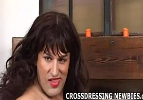 मेरी टाइट क्रॉसड्रेसर गंद हार्ड कॉक एक्शन के लिए इंतजार कर रही है