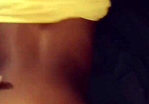 يوقظني ليقدم أكشن زب أسود قوي في السرير