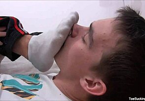 Hot gay stud worshipping feet with wild passion!
