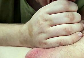 Мой лучший друг жаждал моего члена, и я отсосал ему тоже. Закончилось кончей в рот.