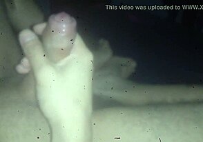 Bu Adamın Solo Ayak Fetişi Vahşi Gay Cumshot Anına Yol Açtı