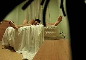 Pareja Pillada En Un Hotel Mientras Ella Le Come El Culo Y Mete Un Dedo En El Ano A Su Novio