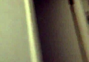 Nemůžu přestat drtit svůj pulzující dick solo doma, je to tak amatérské a domácí