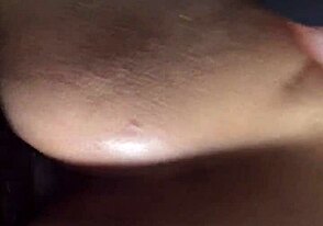 Medrasni duo nabija veliko rit v surovi intenzivni analni fuk seansi