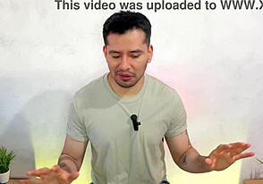 जेफे बरिस्ता नए कैफेटेरिया कर्मचारी को स्टोरेज और वर्क बाथरूम में अपना विशाल लंड चूसवाता है!