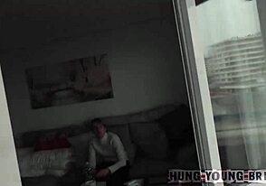 Gay zápasníci dostávají prdel stříkanou po intenzivním bareback akci.