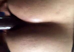 Medrasni duo nabija veliko rit v surovi intenzivni analni fuk seansi