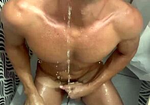 Fetish zlatý dážď exploduje v divokej akcii, neveríš tejto scéne!