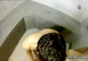 Mann, dieser schwule Sexfilm zeigt jungen 18+ Jungen beim Bad-Bareback. Wilde Jungen-Spielkameraden-Action